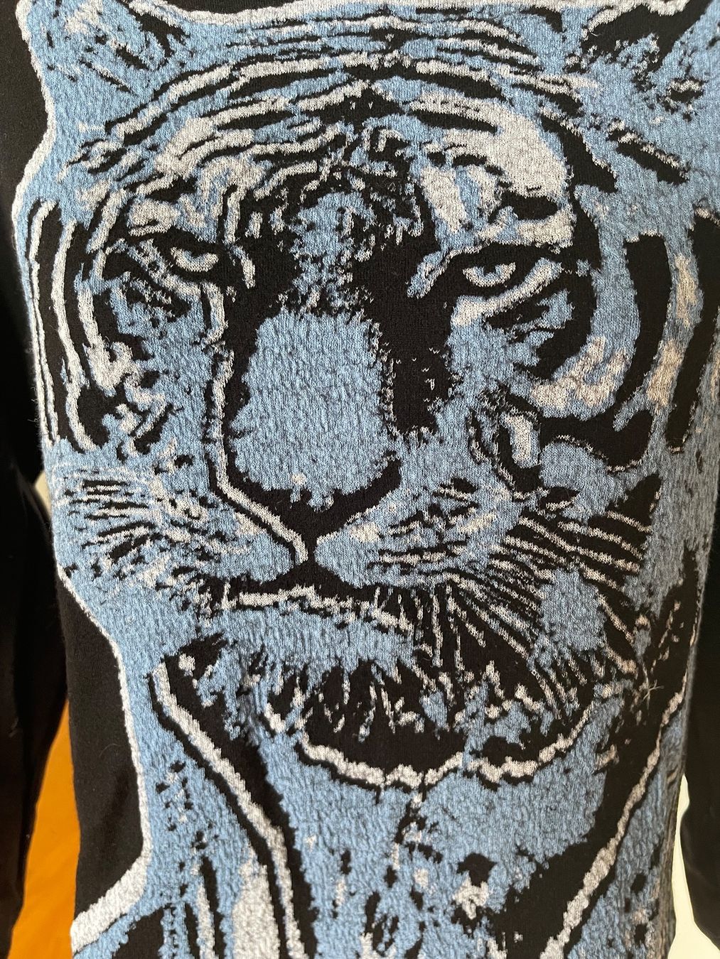 Marc Cain Maglioni & Felpe: Marc Cain Pullover Gr. 36 mit Tigerkopf – Usato da Kreuzlingen venduto da shopaholicatheart_3 2