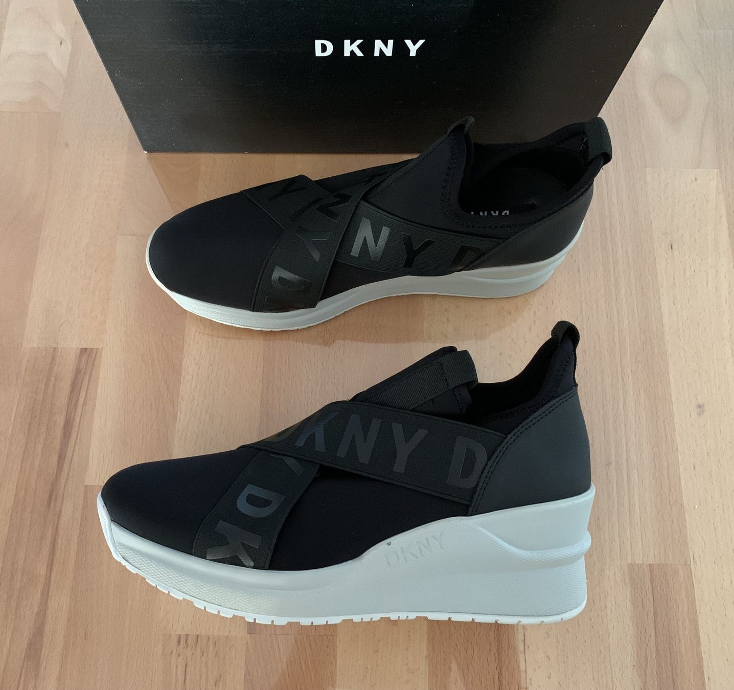 DKNY Chaussures femmes: DKNY Leya - Wedge Sneaker Schwarz Gr. 41 – Neuf avec emballage d'origine à Wetzikon ZH par EvisStore 3