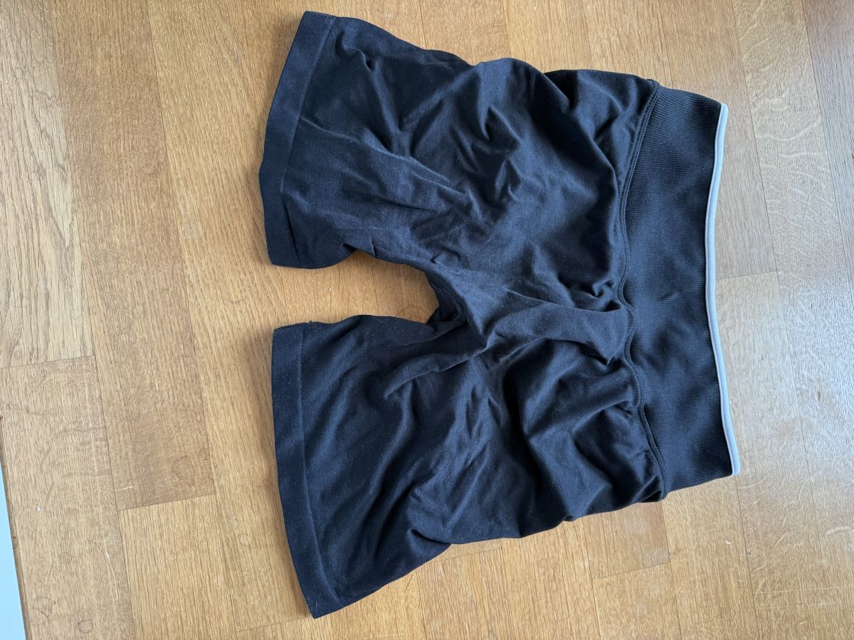 Teveo Leggings: Teveo contrastline Shorts – Neu (gemäss Beschreibung) aus Gurmels von elb_77bf