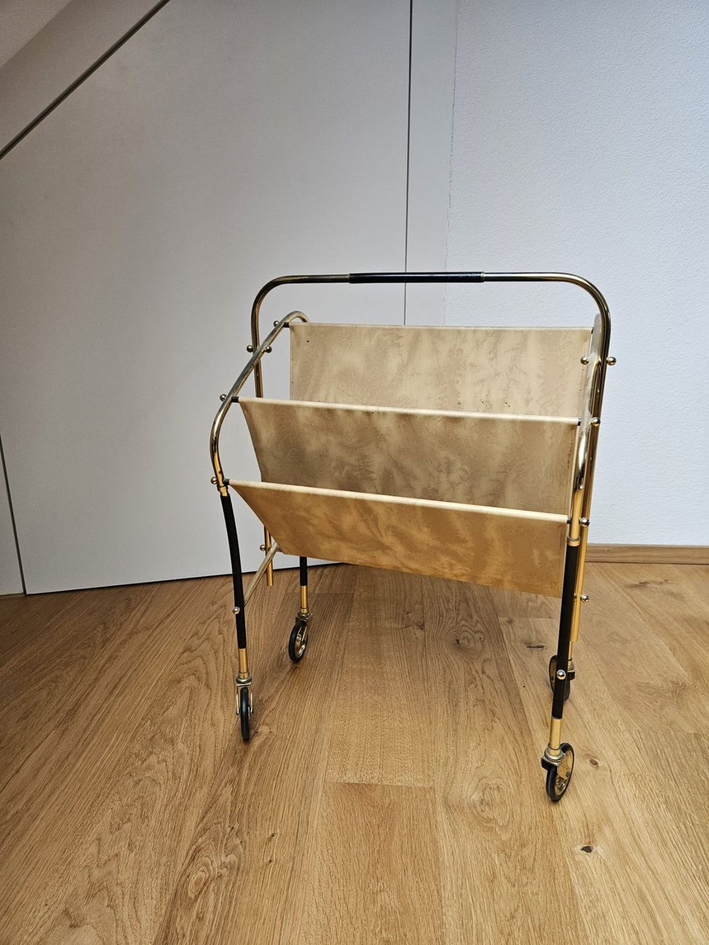 Altro per la casa: Vintage Zeitungsständer – Usato da Bern venduto da dani.schi