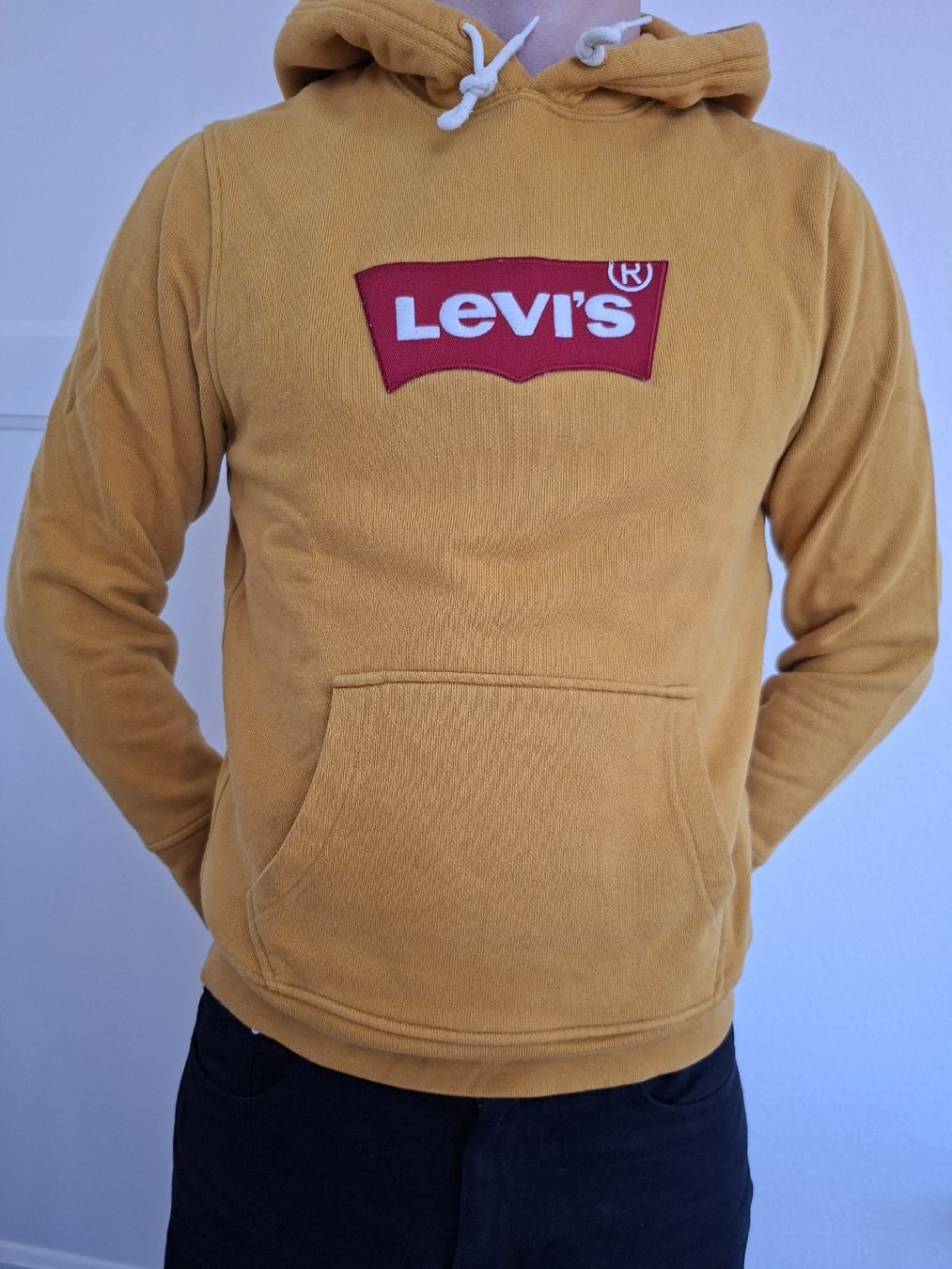 Levi's Maglioni & Felpe: Pull Levi's jaune moutarde, taille – Usato da Renens VD venduto da ser_j2fn 2