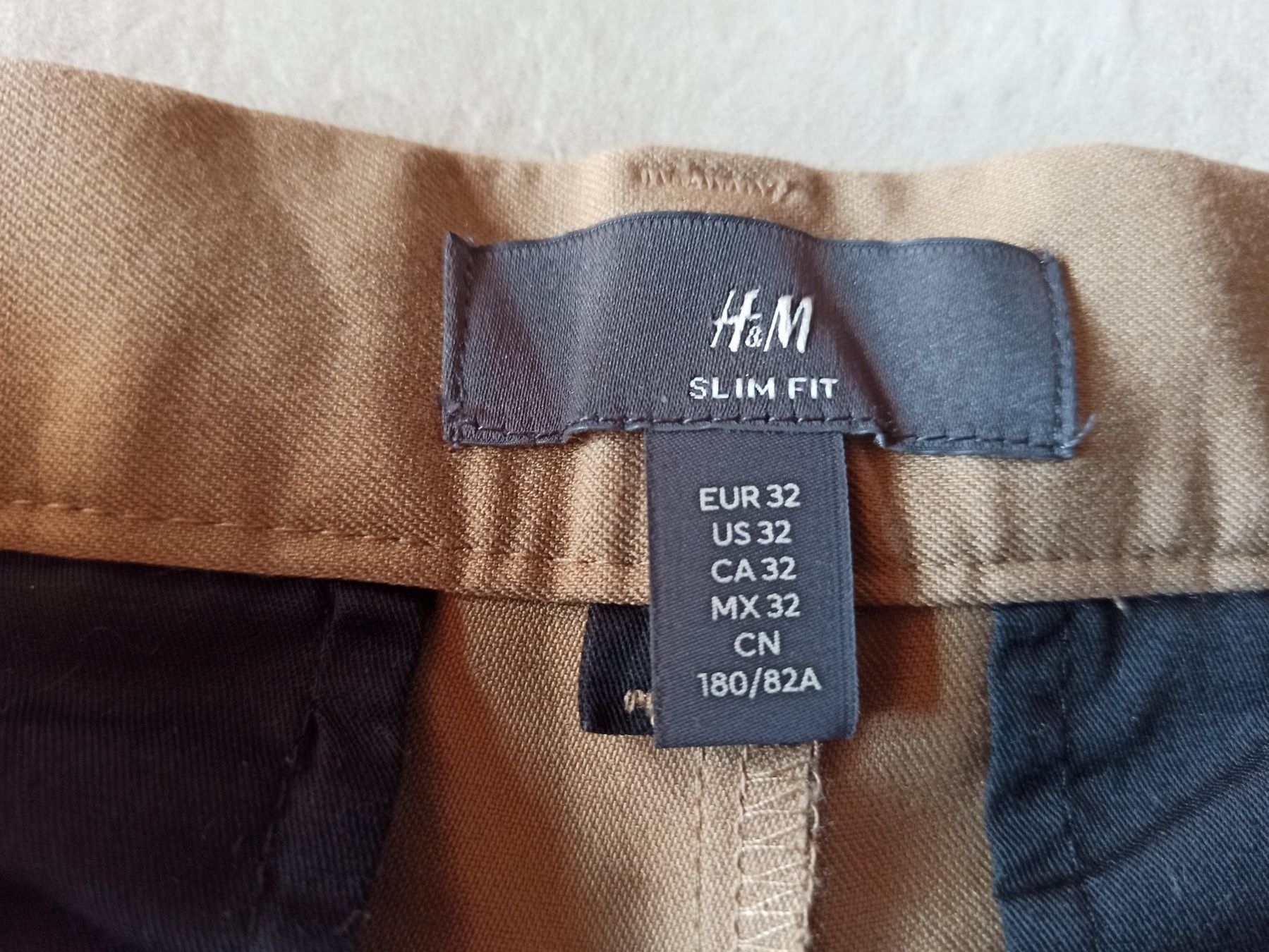 H&M Pantaloni: Shorts – Usato da Niederwil AG venduto da Nioc28 2
