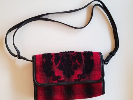 Edle Abendtasche mit Druckknopf
