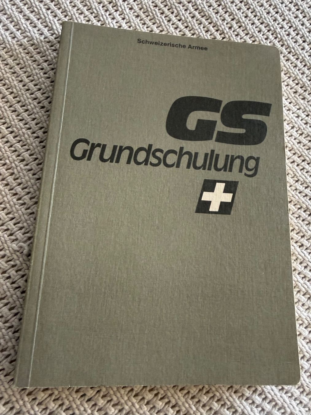 Bücher: Reglement Grundschulung - Schweizer Armee – Gebraucht aus Brütten von Hst1