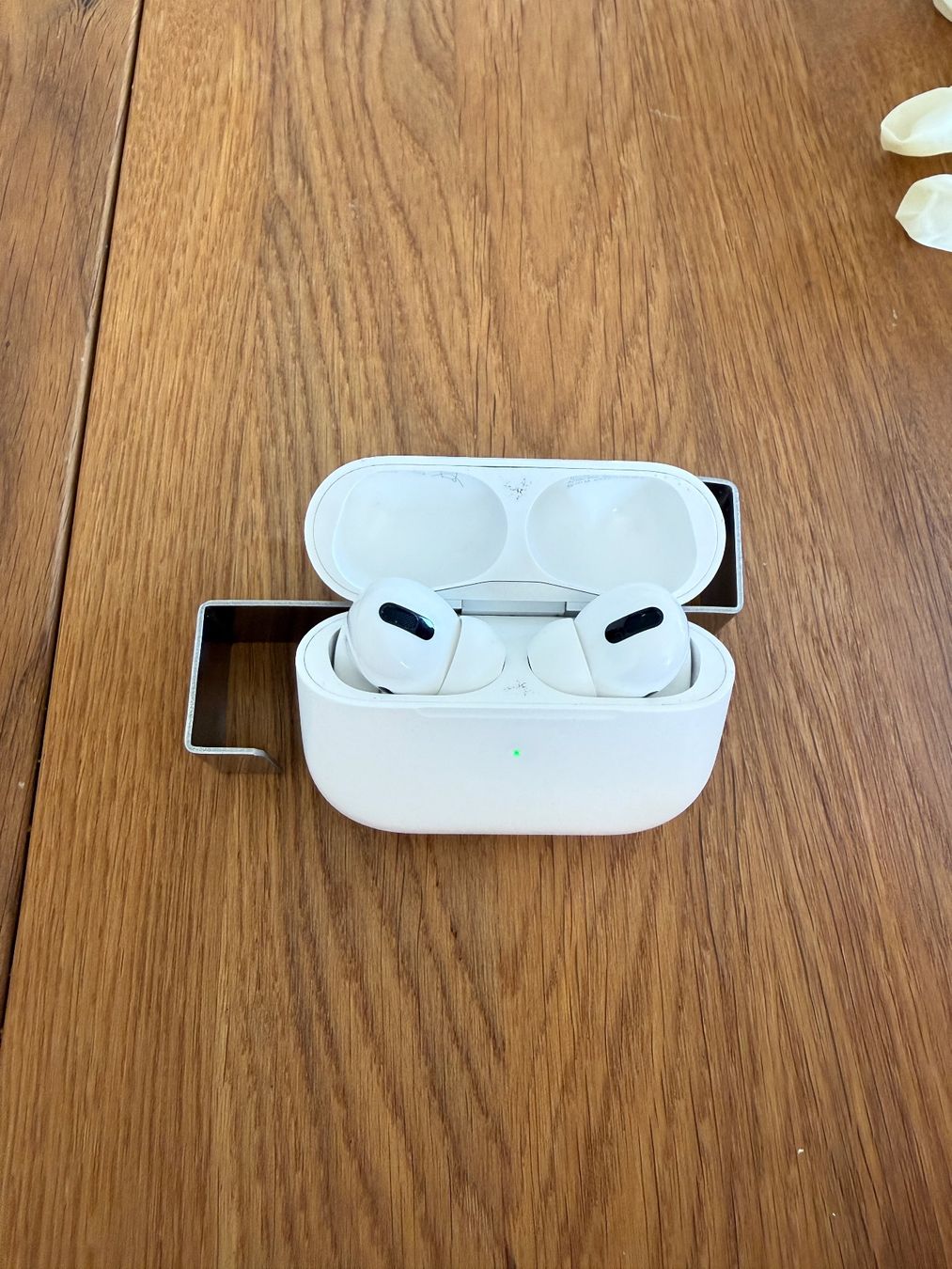 Apple Cuffie: APPLE AirPods Pro 1 – Usato da Lausanne venduto da Nine1982