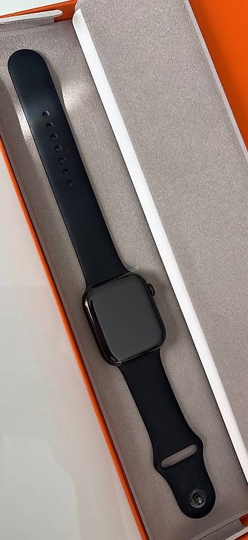 Smartwatch: Apple watch HERMÈS homme 45mm – Usato da La Tour-de-Trême venduto da gan_5k85