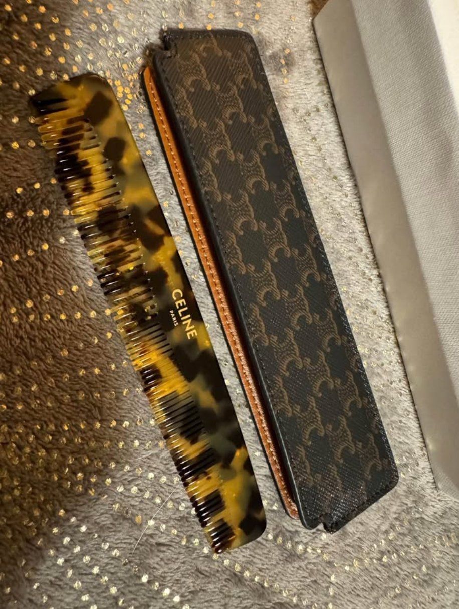 Altro per la cura dei capelli: Celine HAIR COMB IN TRIOMPHE CANVAS – Usato da Zürich venduto da elinkaelle 4