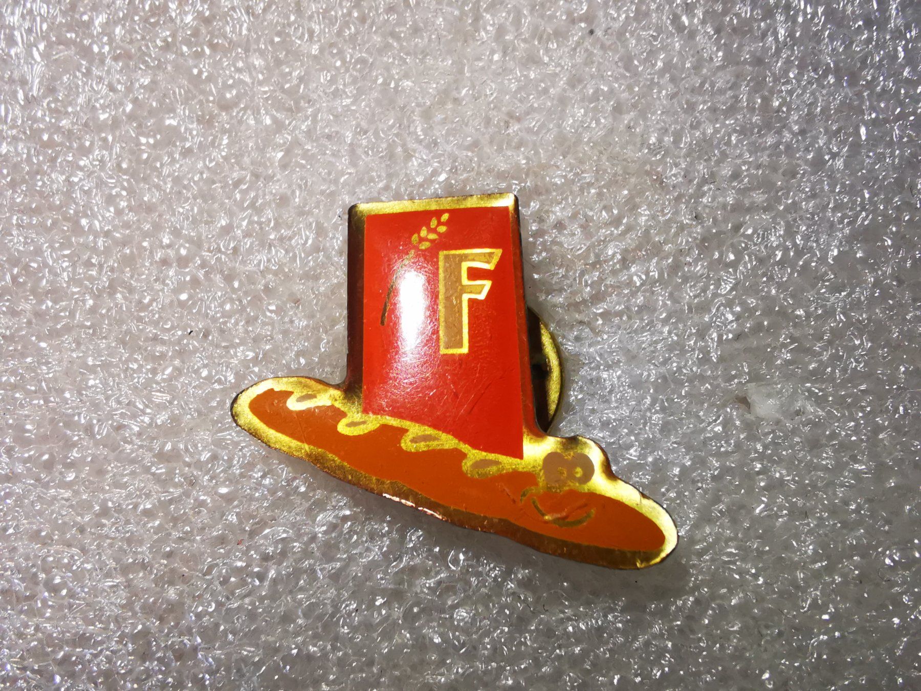 Placchette & Badge: Ansteckpin 8: F – Usato da Oppligen venduto da Pin-Fall-Shop