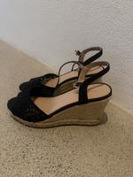 Sandales compensées noires dentelle taille 38 bon état