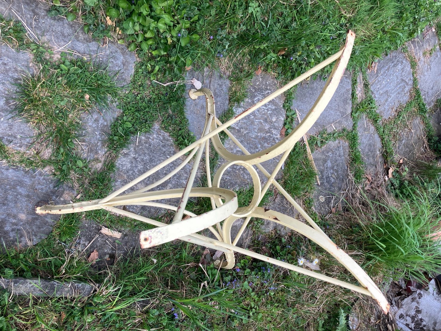 Altri mobili: Gartentisch-Gestell – Usato da Zuchwil venduto da vonsinnen