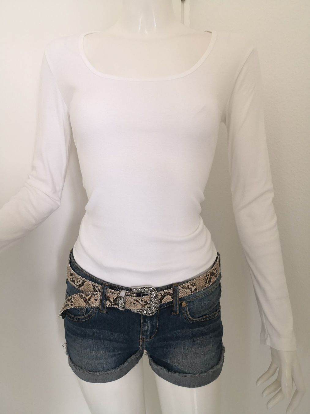 Mango T-Shirts: 🤩MANGO LANGARM T-SHIRT WEISS – Gebraucht aus Olten von Naja-Twins-Twins 9