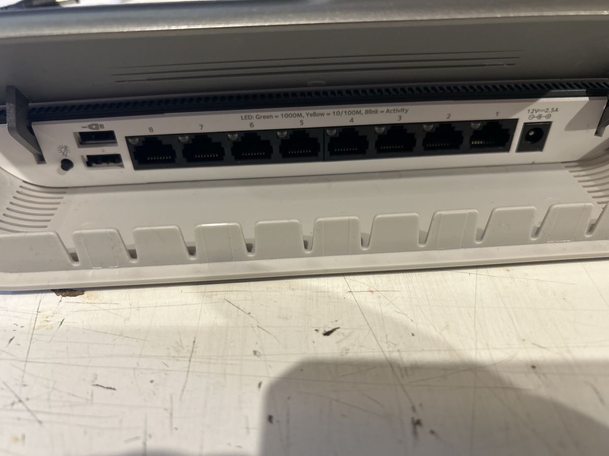 Netgear Componenti elettronici: Netgear GS908E Switch - 8 Port Gigabit Ethernet Switch – Usato da Solothurn venduto da muellerbru 1