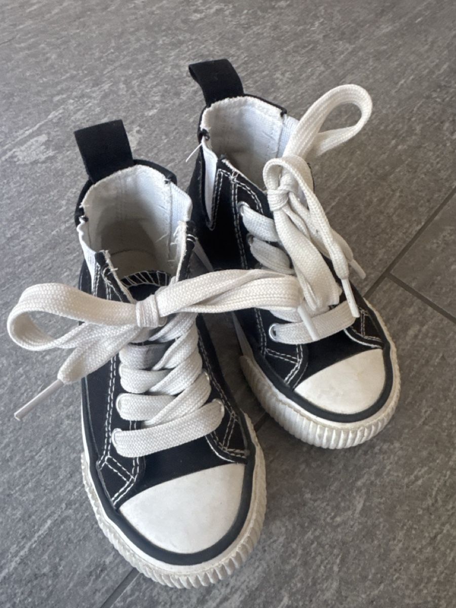 Primark Schuhe für Jungen: Turnschuhe Kinder Primark Grösse 23  – Gebraucht aus Neerach von bar_t2xd