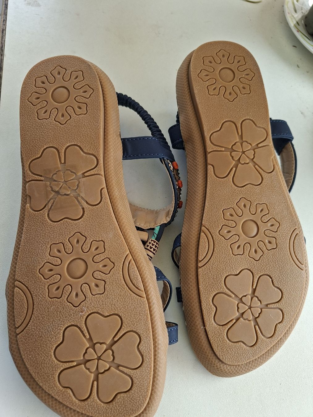 Scarpe da donna: Sandalettes avec décors brillants  – Nuovo (secondo la descrizione) da Neuchâtel venduto da qunalo 2
