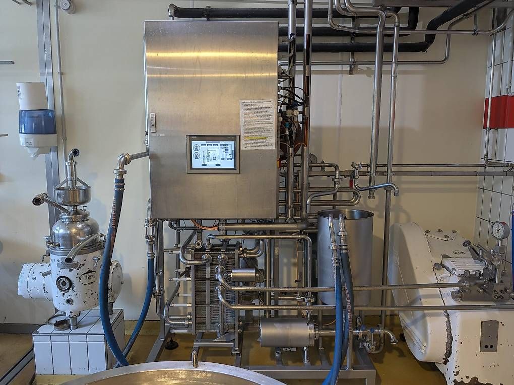 Tutte le macchine: Komplette Milchpasteurisierungsanlage 800 l/h – Usato da Uster venduto da pfister015