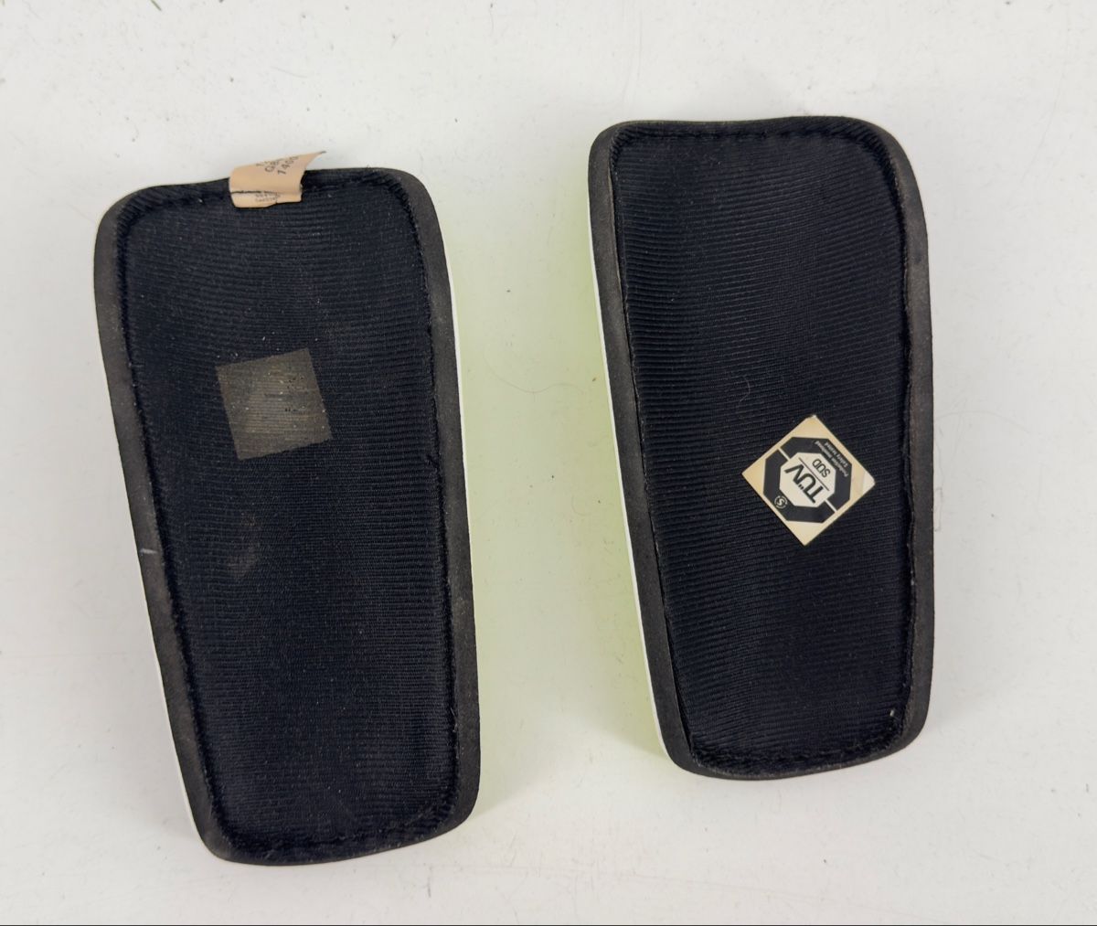 Protezioni & Imbottiture: # FUSSBALL - Schienbeinschoner # – Usato da Bolligen venduto da secondhand-with-love 1