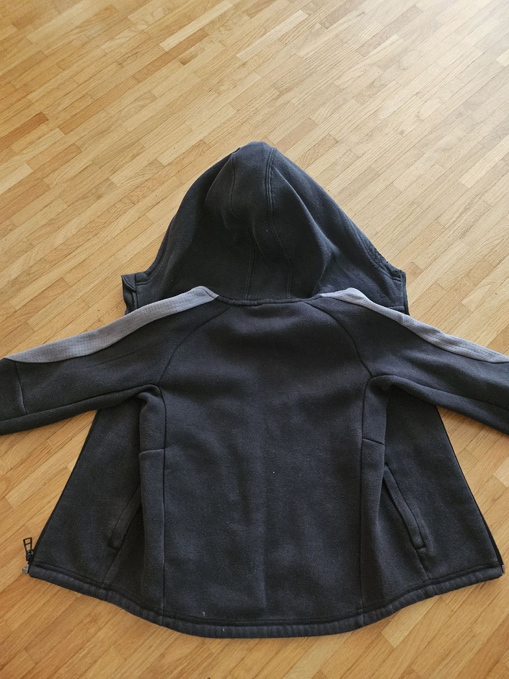Puma Giacche: Puma Kapuzenjacke, Gr.116 – Usato da Rapperswil SG venduto da dslemer 2