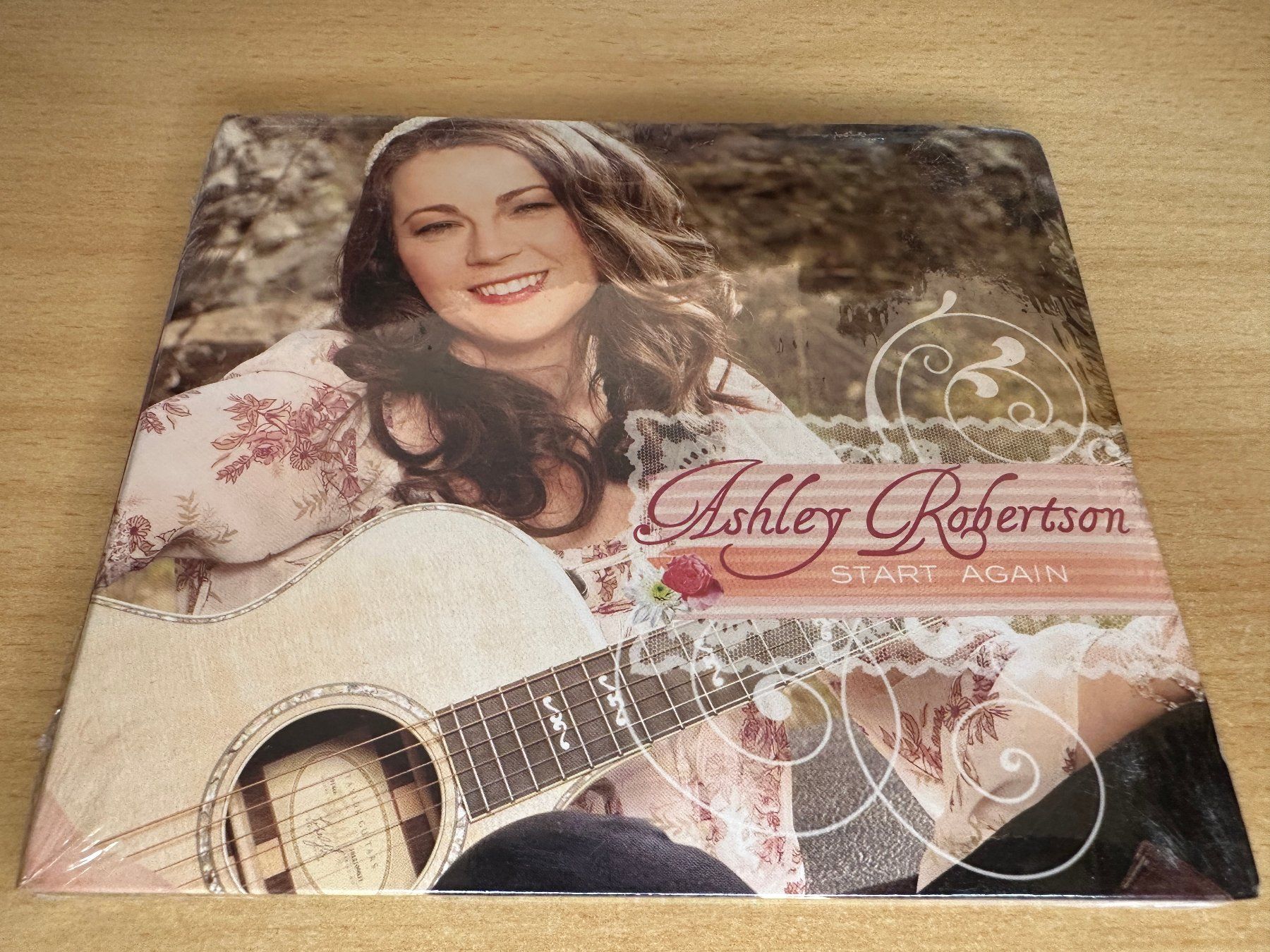 CD: Ashley Robertson – Start Again – Usato da Rikon im Tösstal venduto da Alpenmutz