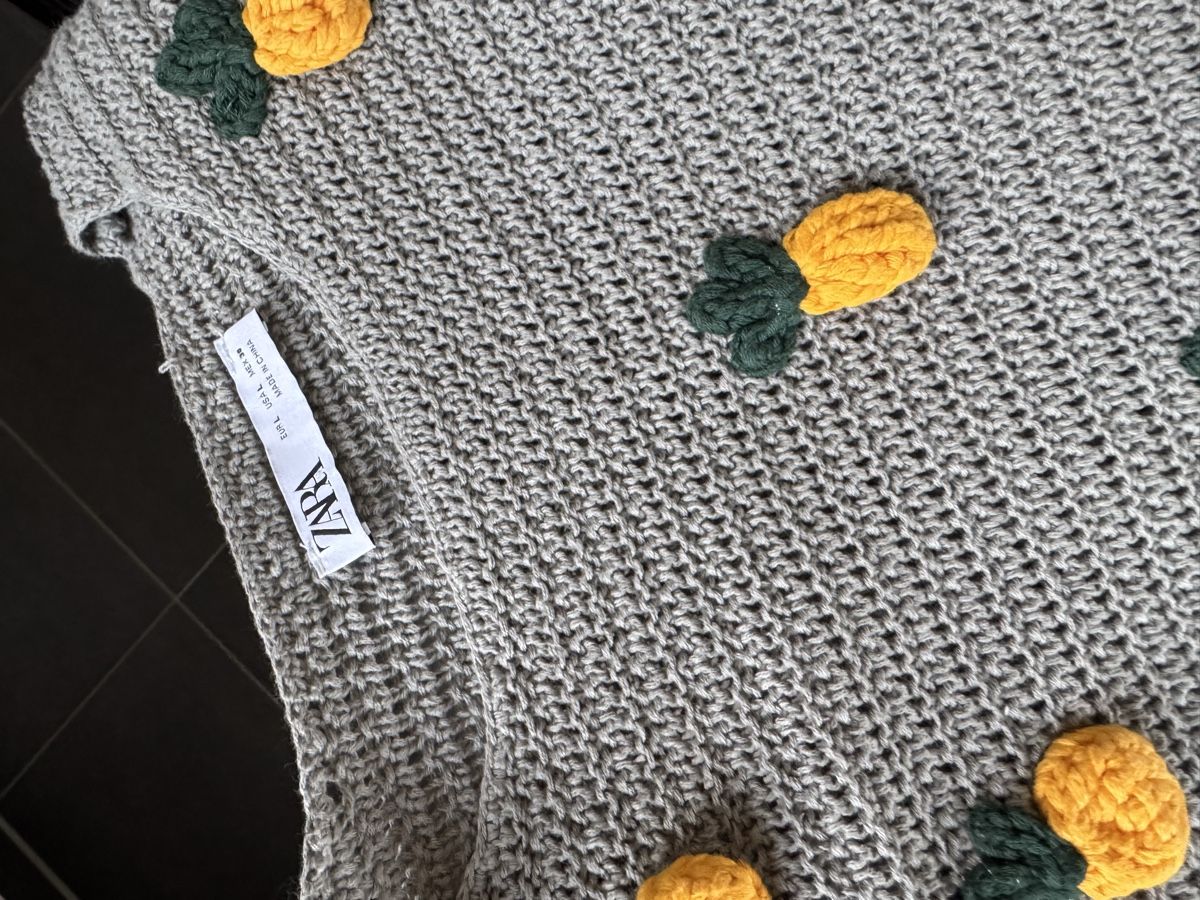 Zara Maglioni & Felpe: Zara Strickpullover mit Ananas Grau/Gelb Grösse L – Nuovo (secondo la descrizione) da Muri b. Bern venduto da Winter2021 3