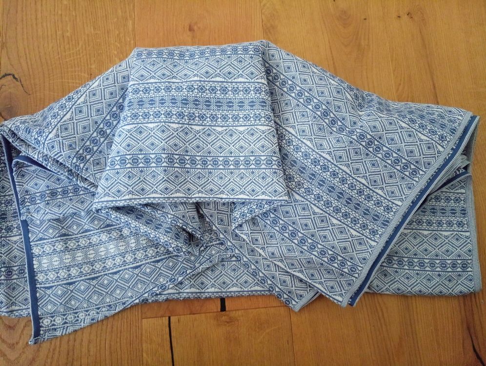 Zeer moie stof voor deze superhandige babydraagdoek - Babywinkel De Babykraam Bio en Logisch