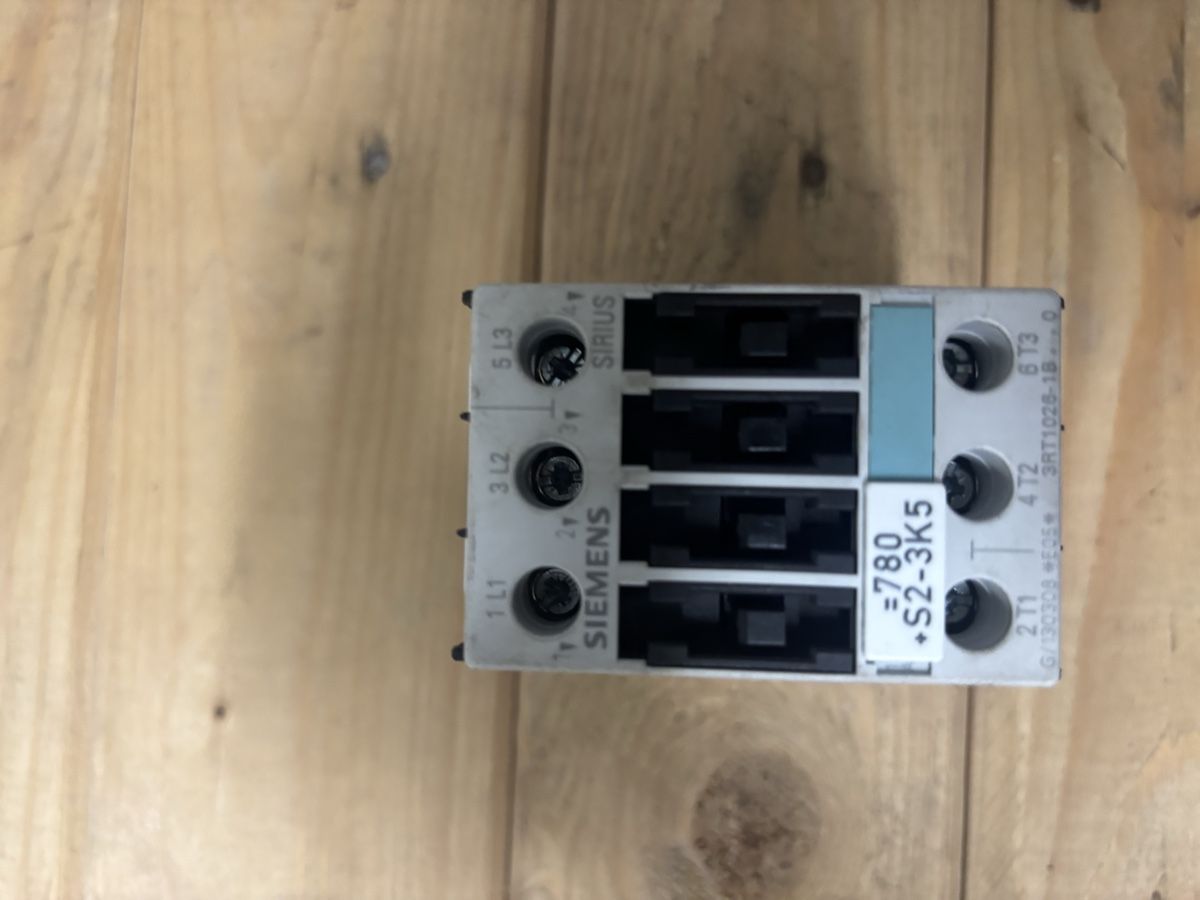 Componenti elettronici: Siemens SIRIUS Schütz / Leistungsschütz – Usato da Laupersdorf venduto da mer_n9vn