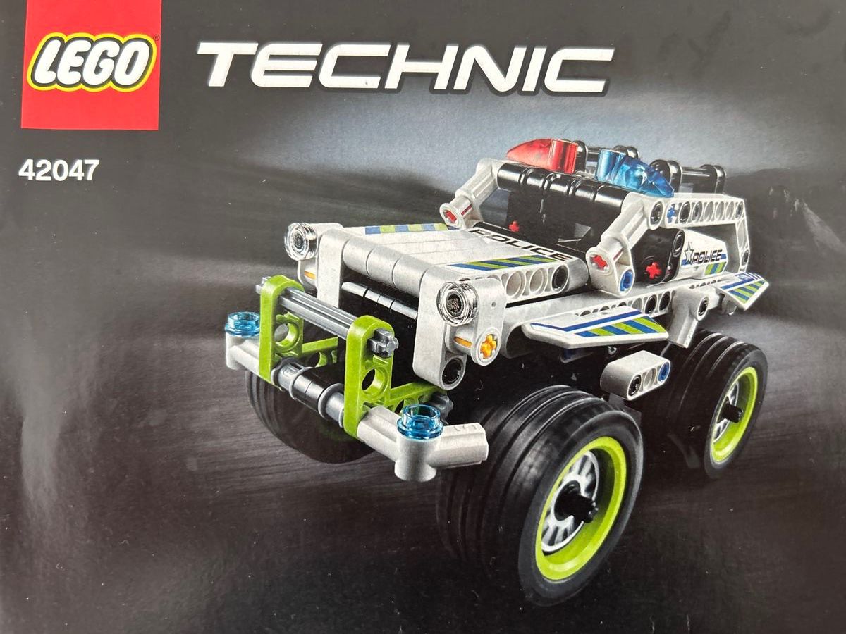 Lego Spielzeuge: LEGO Technic 42047 - Polizei Einsatzfahrzeug – Gebraucht aus Frauenfeld von 2Lions