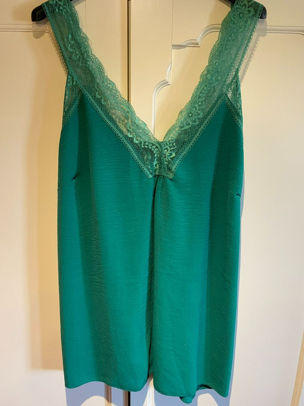 Top: TRÄGER SPITZEN TOP DAMEN,GRÜN – Nuovo e nell'imballaggio originale da Meienried venduto da ManuelaBoutique 2