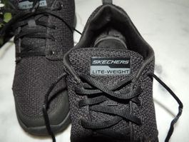 HOCHWERTIGER SNEAKER «SKECHERS » MEMORY FOAM NP 129 CHF 42