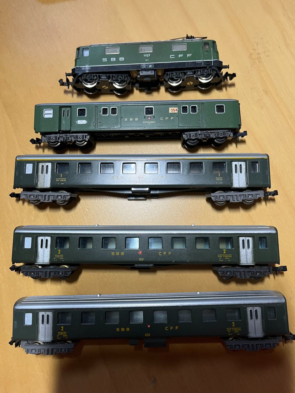 Trix Trains électriques: Minitrix Re4/4II mit 4 PW Wagen – D'occasion à Bubikon par Br103er 2