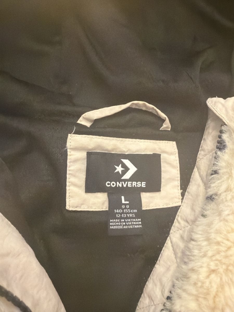 Converse Jacken & Mäntel: Kapuzenjacke fake four – Gebraucht aus Davos Platz von anr_y7w2 1