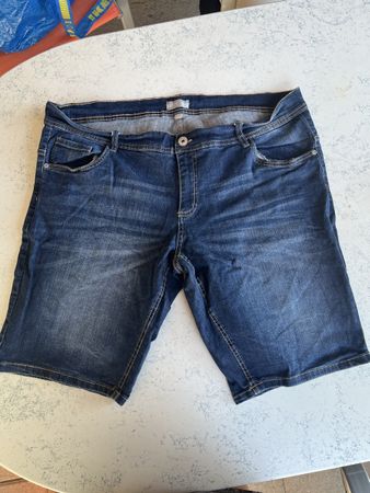 Kurze Jeans 54