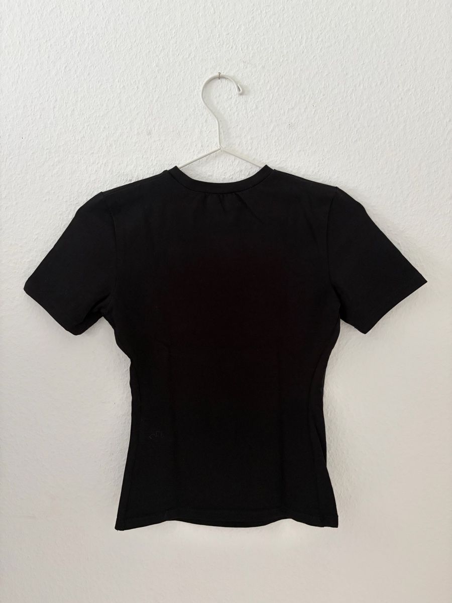T-Shirts: Schwarzes Tshirt – Neu (gemäss Beschreibung) aus Ettingen von ale_q6zz 1