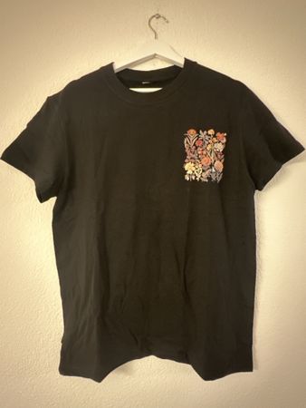 Schwarzes T-Shirt mit Blumenmuster, Grösse S Top Zustand!