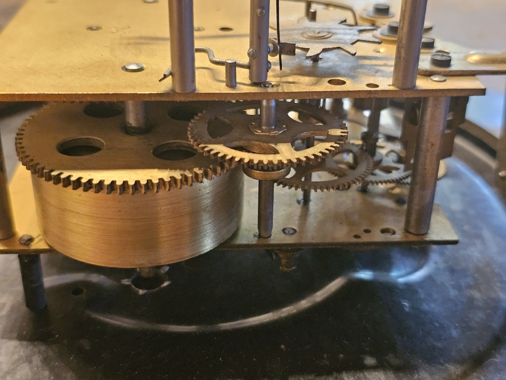 Montres: Altes Uhrwerk mit Ziffernblatt – D'occasion à Meisterschwanden par Hummer21 2