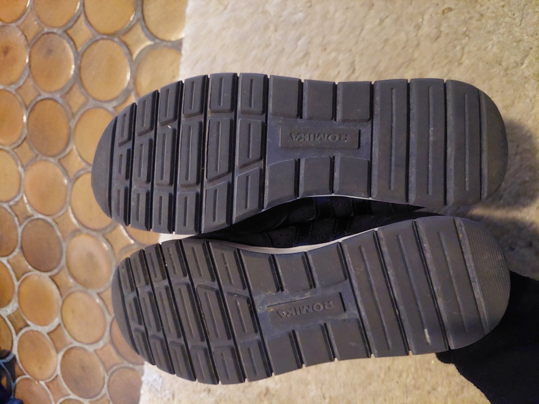Scarpe da donna: Sneaker dunkelblau Grösse 38 gebraucht, echtleder – Usato da Arlesheim venduto da Chamaeleon00 2