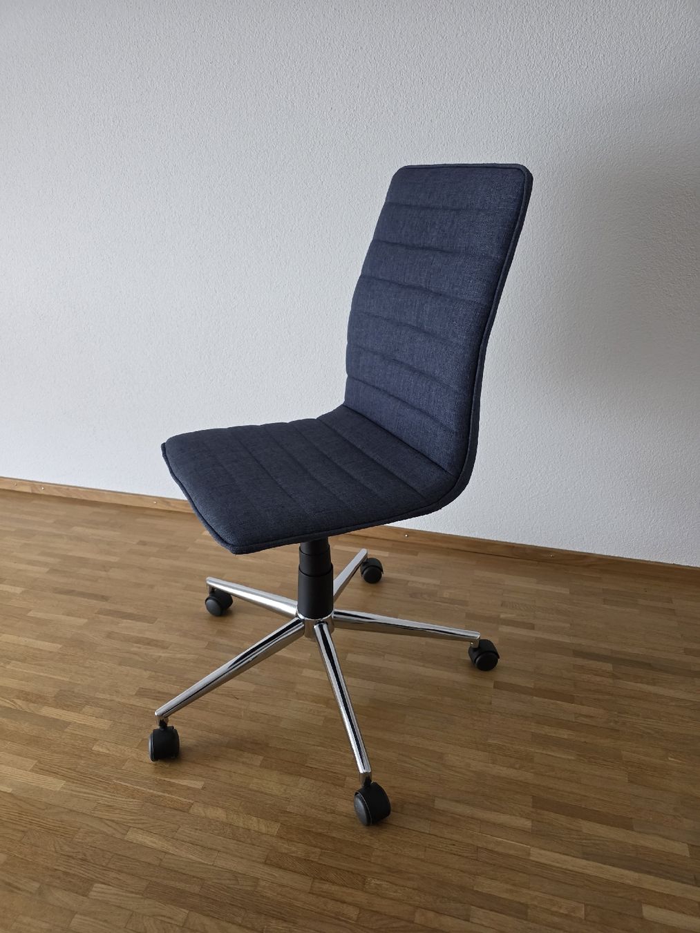 Stühle: Bürostuhl blau - sehr bequem! – Gebraucht aus Dagmersellen von buc_786y 1