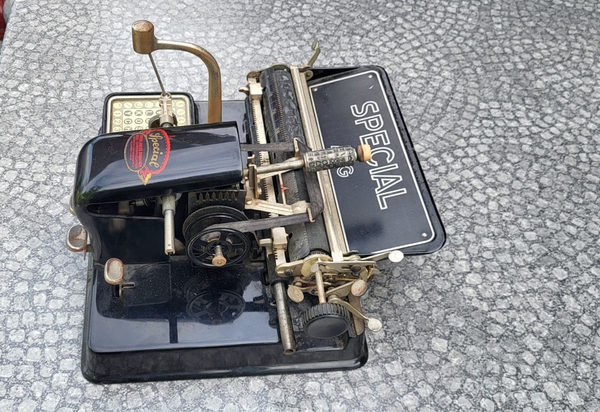 Macchine da scrivere: Machine à écrire AEG SPECIAL Fred. J. Brunner – Usato da Bursinel venduto da SeveralLives 1