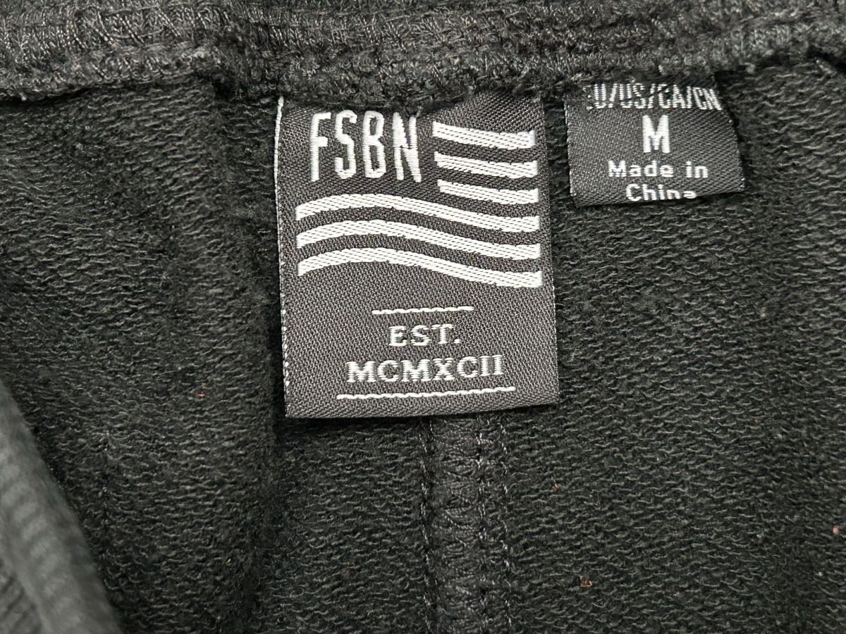 Lotti di vestiti: 2Schwarze Shorts, Grösse M – Usato da Strengelbach venduto da Xycy 4