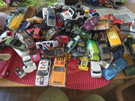 Konvolut Spielzeugautos verschiedene Modelle gemischt