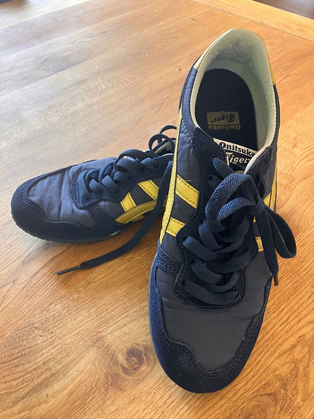 Onitsuka Scarpe da uomo: Onitsuka tigers original modell Serrano – Usato da Burgdorf venduto da Sole05