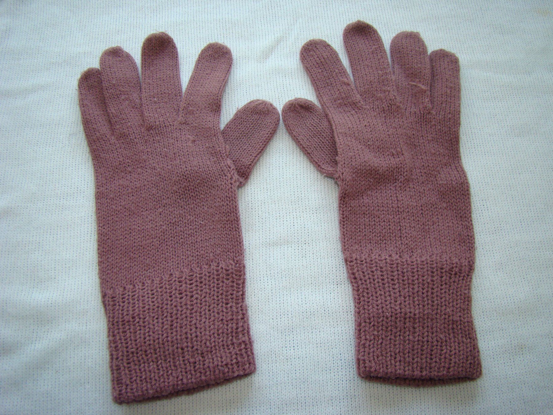 Handschuhe & Handstulpen: Handschuhe altrosa gestrickte Optik – Gebraucht aus Malters von burzi