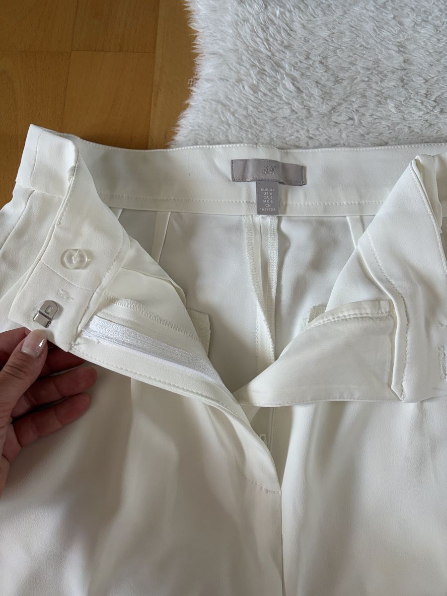H&M Pantaloni: White H&M shorts size 38 – Usato da Zürich venduto da Abu95 6