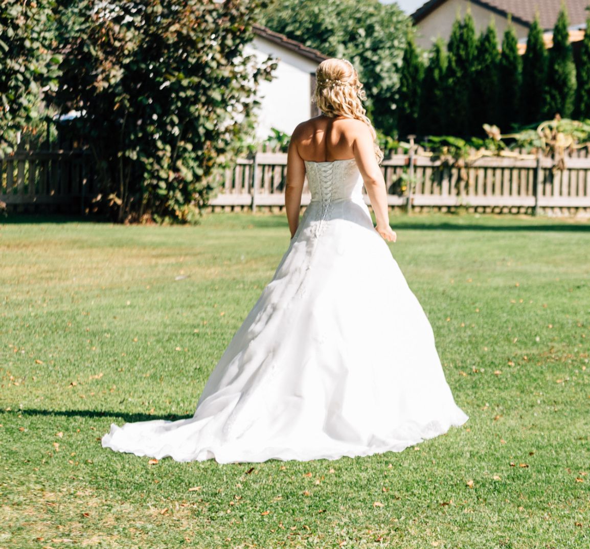Vestiti: Brautkleid Grösse 36, elegant und zeitlos – Usato da Arbon venduto da hasilain 4