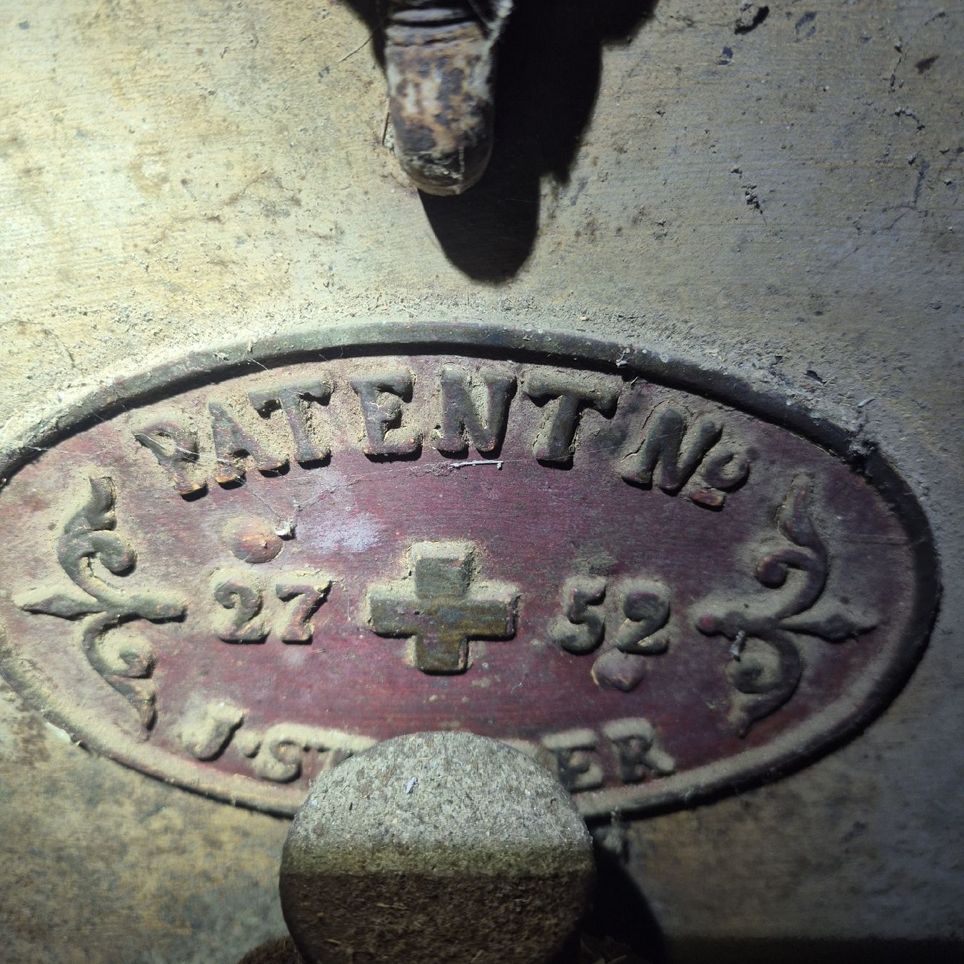 Alle Maschinen: Antike Maschine / Fabrikmaschine - nostalgisches Objekt – Defekt aus Bützberg von PAG-PNEU 2
