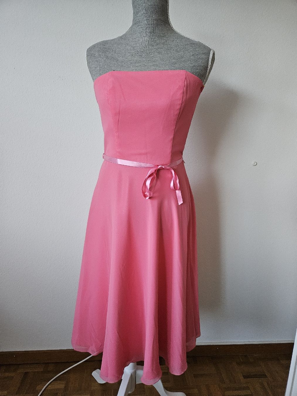 Vestiti: Cocktailkleid rosa – Nuovo (secondo la descrizione) da Luzern venduto da J.Co