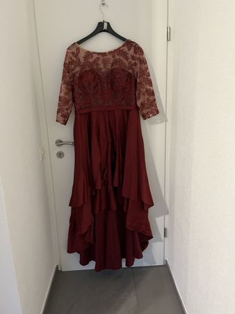 Elegante vestito bordeaux  con maniche 3/4