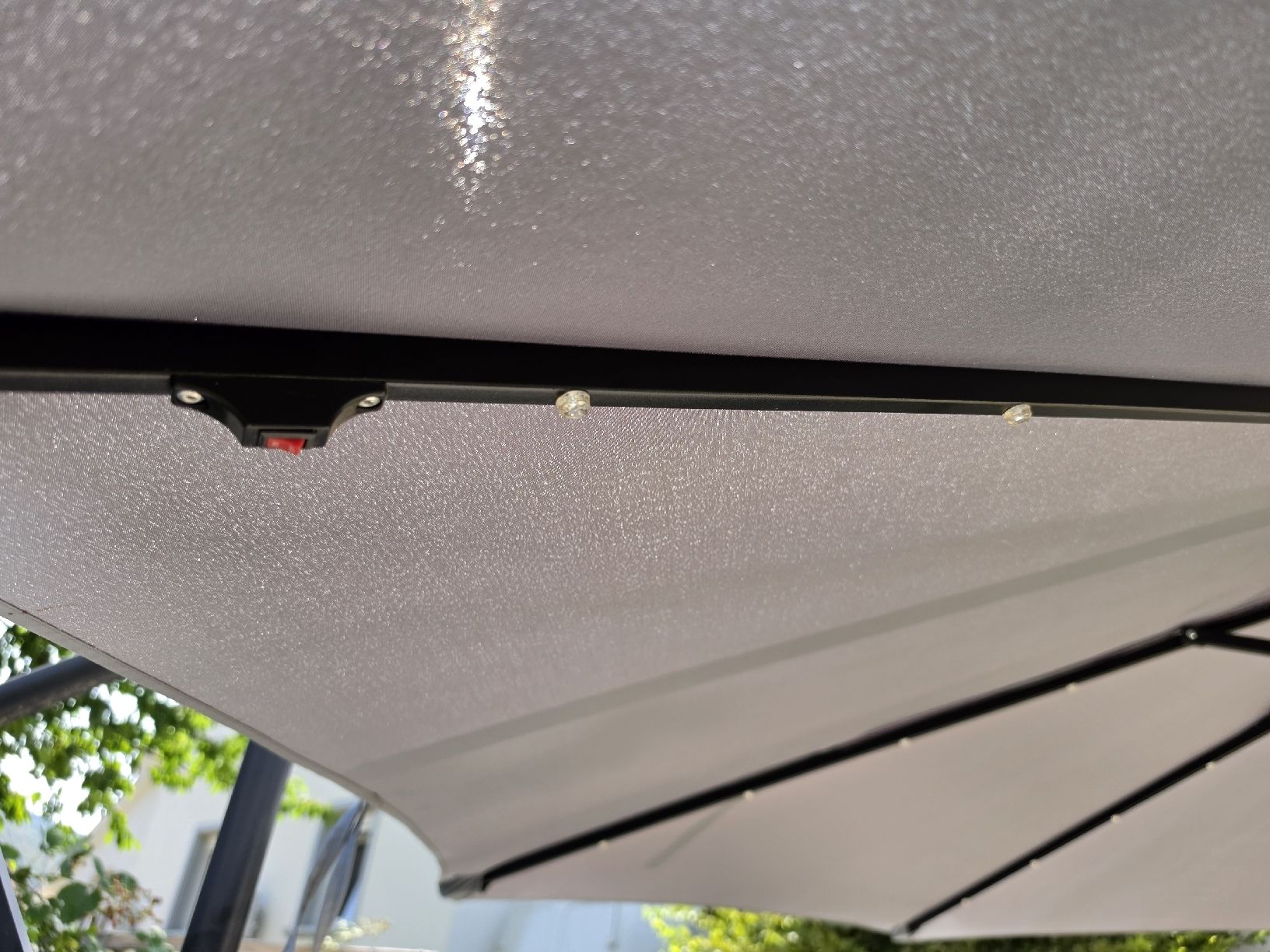 Gonser Ombrelloni: Sonnenschirm mit LED – Usato da Balsthal venduto da Nemesis85 1