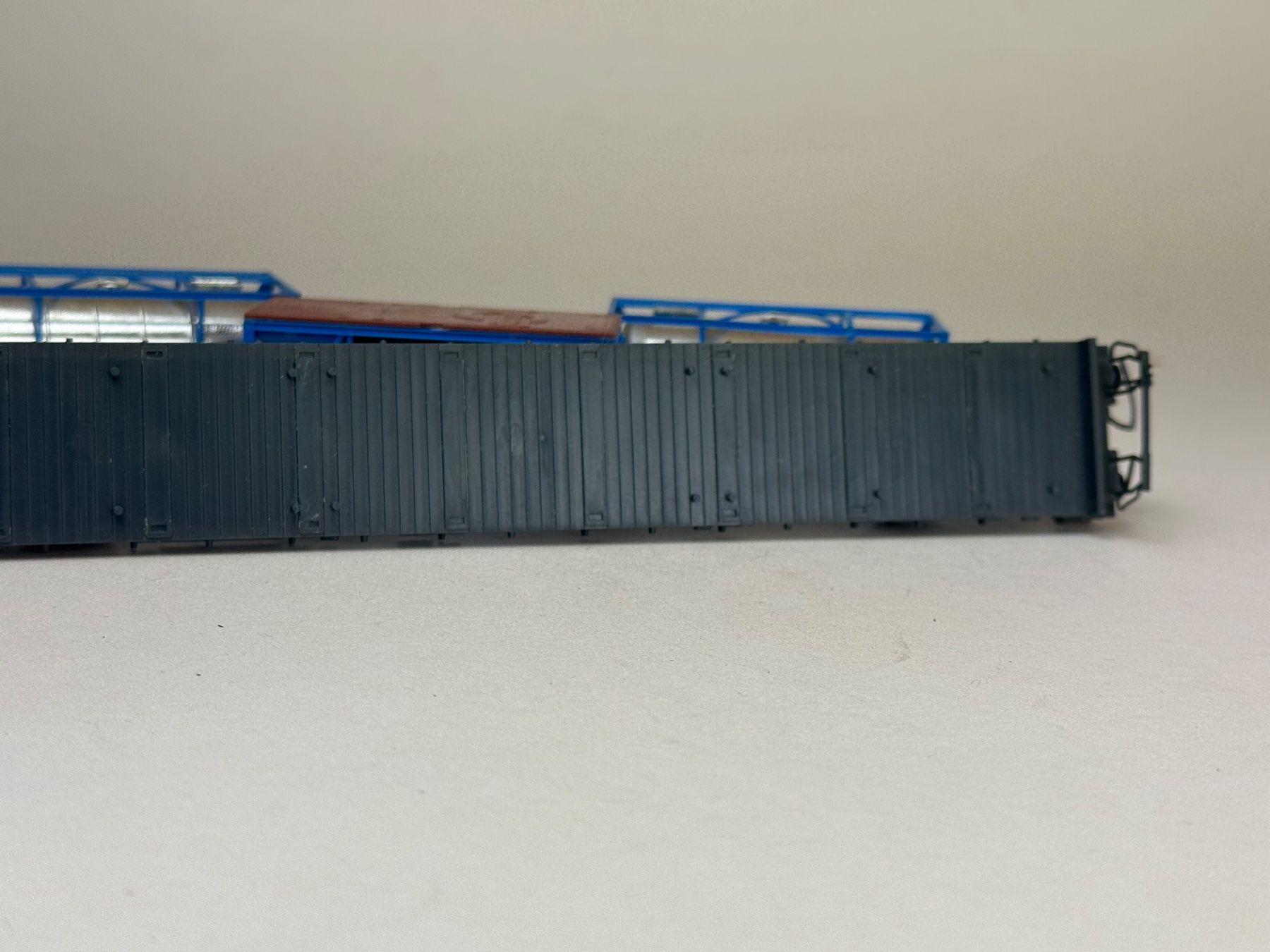 Liliput Modellini di ferrovie: Liliput Containerwagon  Container Haesaerts – Usato da Elm venduto da Wikmtz 3