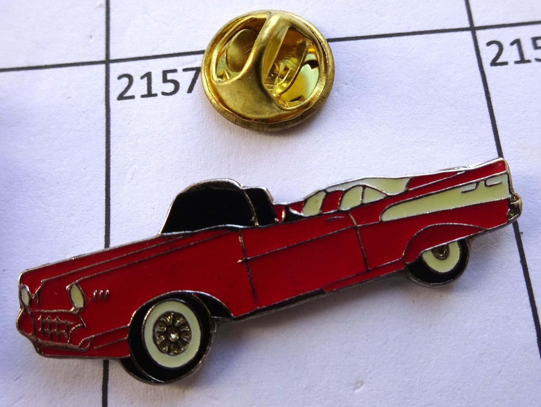Plaketten & Abzeichen: Pin Auto Cabriole rot – Gebraucht aus Utzenstorf von BUtter81
