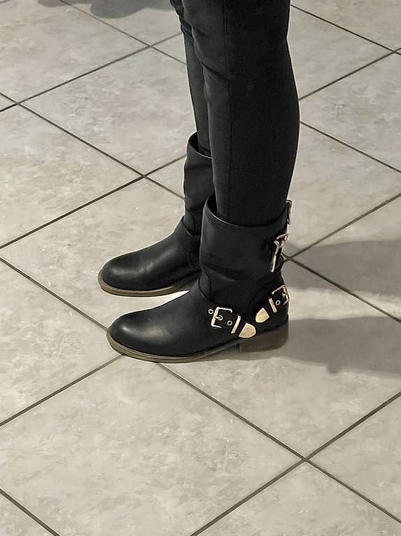 Scarpe da donna: Bottes avec détails doré - taille 40 – Usato da Bossonnens venduto da noemie_01